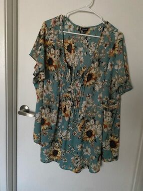 torrid Teal Floral Sunflower Pleated V‑Neck Tunic
